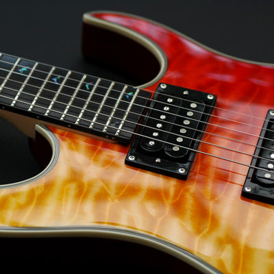 Cyclone P7 XS Yellow/Red, pickups detail